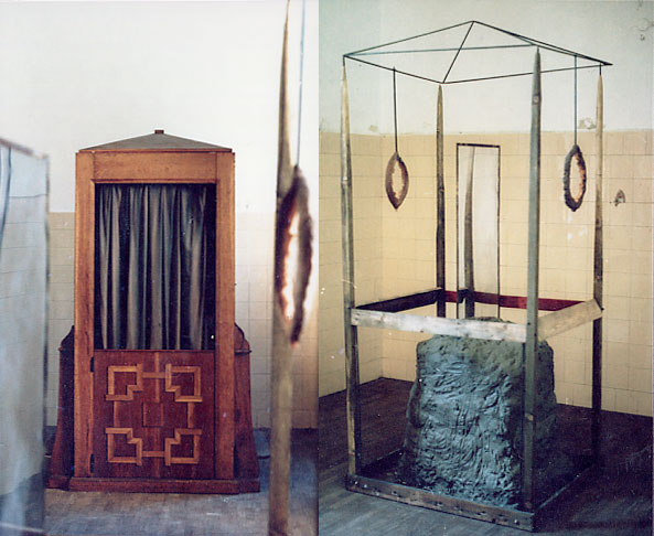 installazione con creta, terracotta, lamiera, ferro e confessionale